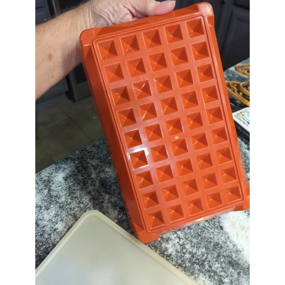 Vintage Tupperware 1292 Hot Dog Bacon Keeper Paprika Red Deli Container